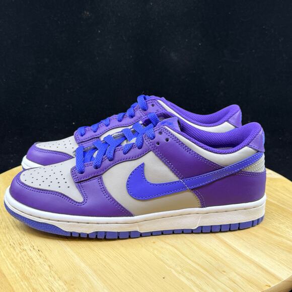 NIKE DUNK LOW_COLLEGE GREY/VIOLET-GRAPE FB9109-007-SIZE 7Y/ 8.5W Sneaker - Picture 7 of 10